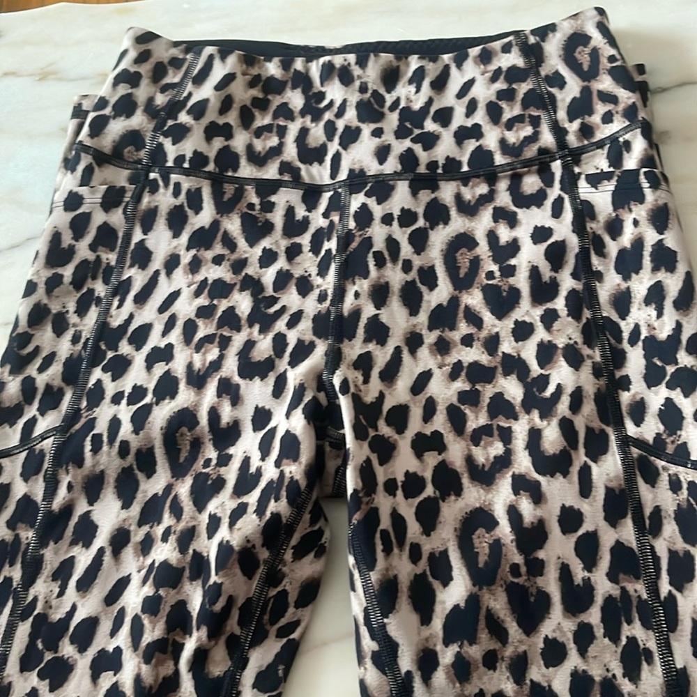 victoria’s secret leopard yoga pants size 10 pocket